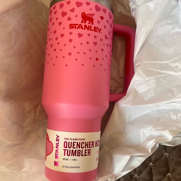 Stanley Pink Heart Design Valentine Tumbler NWT - Picture 2 of 5